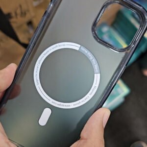 Schutzhülle aus Kohlefaser für die iPhone 13 und iPhone 14 Serie mit MagSafe-Funktion.